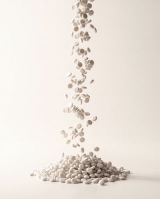 Composto de PVC rígido Polyblu em pastilhas brancas para tubos e perfis